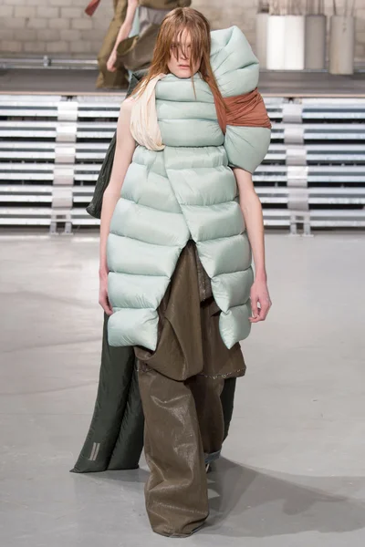 Look 10